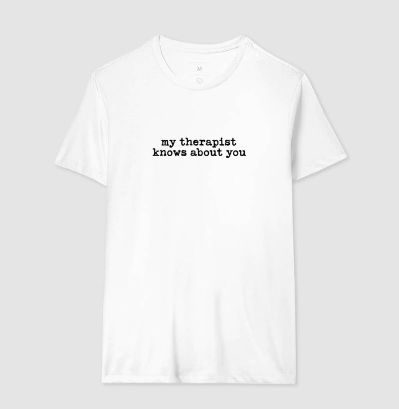 Camiseta Humor Terapia - "my therapist knows about you" | Moda Intelectual