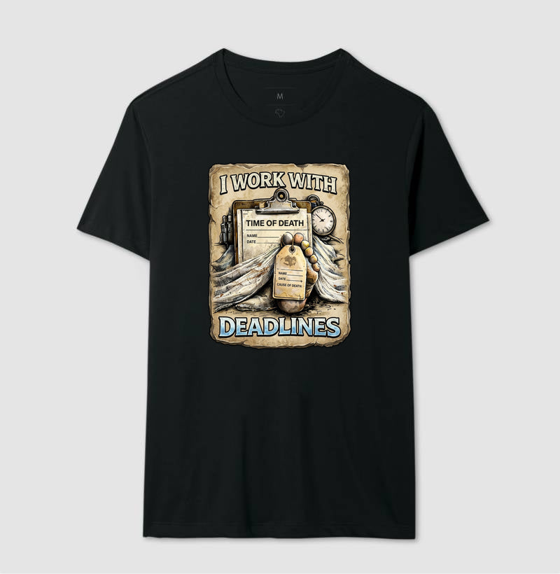 Camiseta I Work With Deadlines | Humor Forense