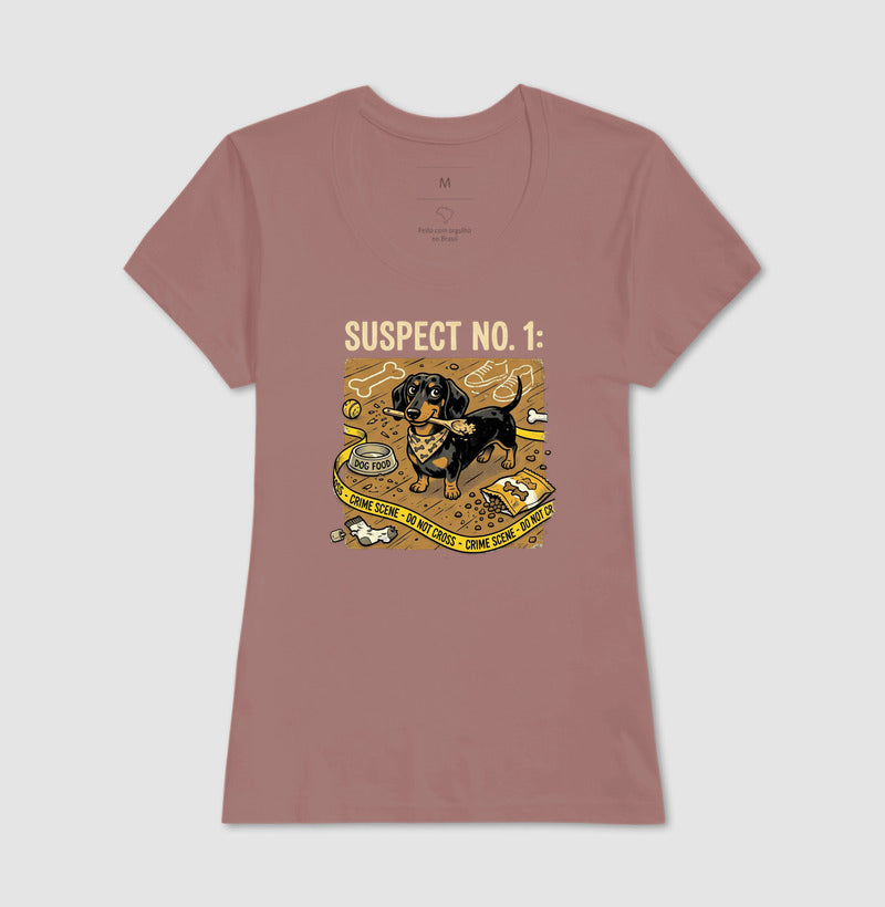 Camiseta Cena do Crime - Suspeito Nº 1 (salsicha) | Humor Forense Pet