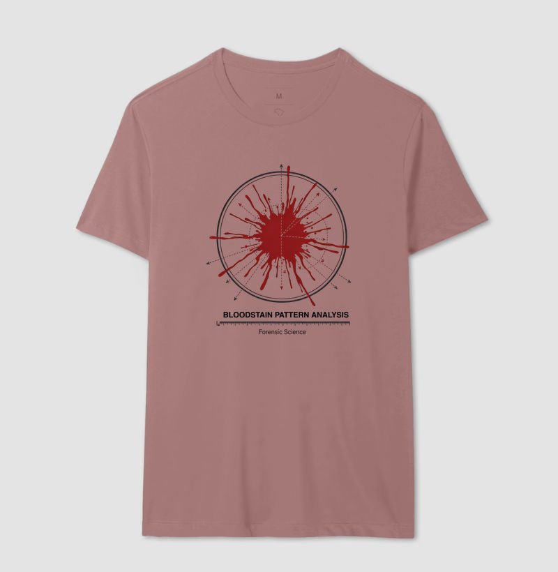 Camiseta Perícia Forense - Diagrama Direcional de Sangue (BPA) | Coleção True Crime