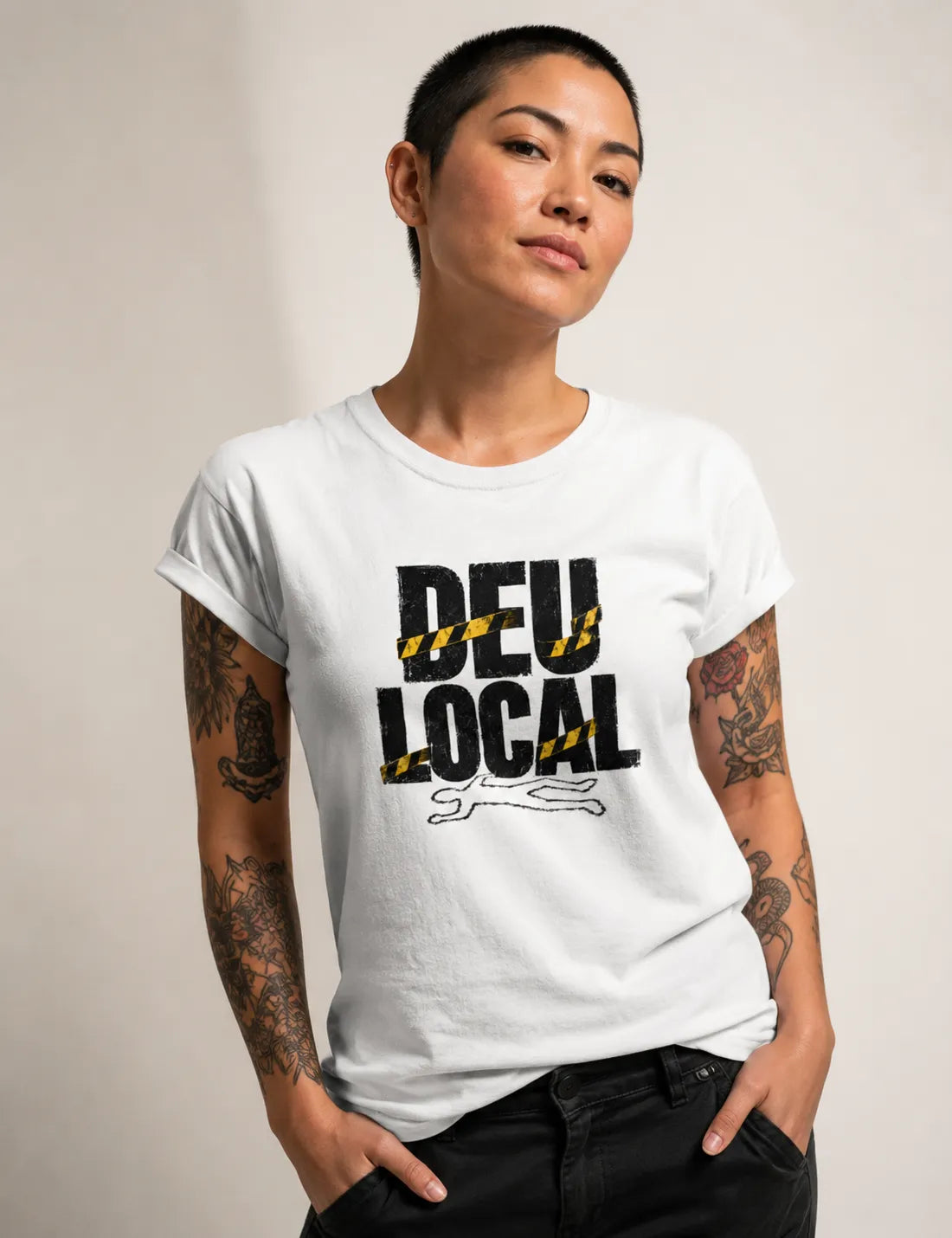 Camiseta Criminalística "Deu Local" | O Pesadelo do Fim de Plantão