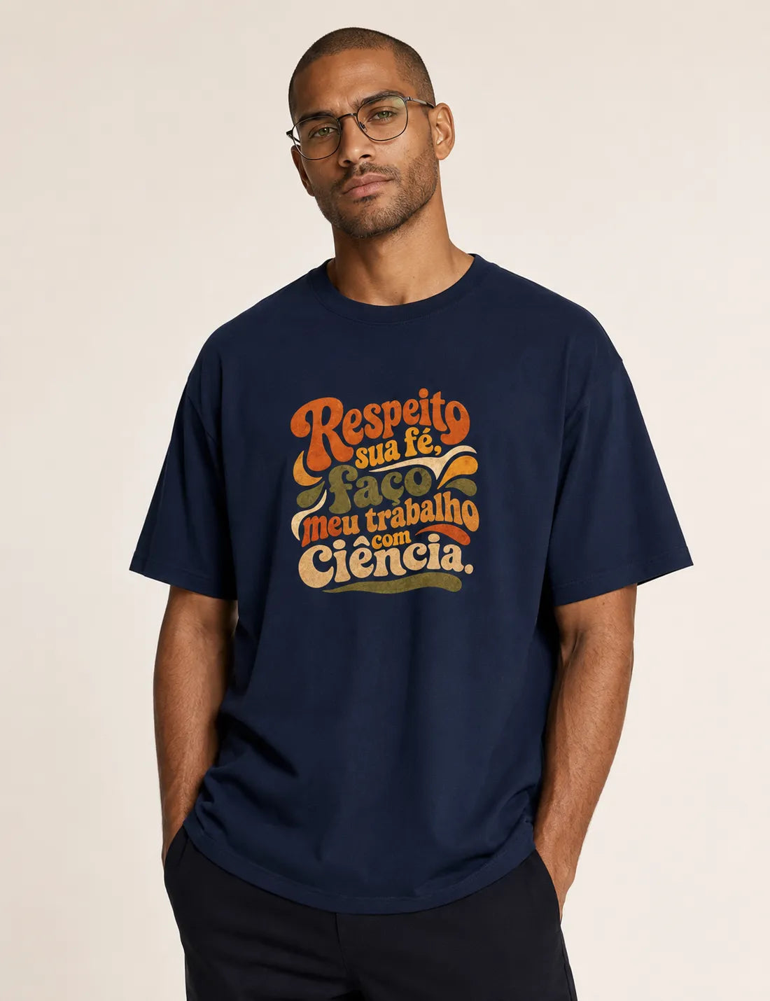 Camiseta "Respeito sua fé, faço meu trabalho com Ciência." | Estética Retro 70s