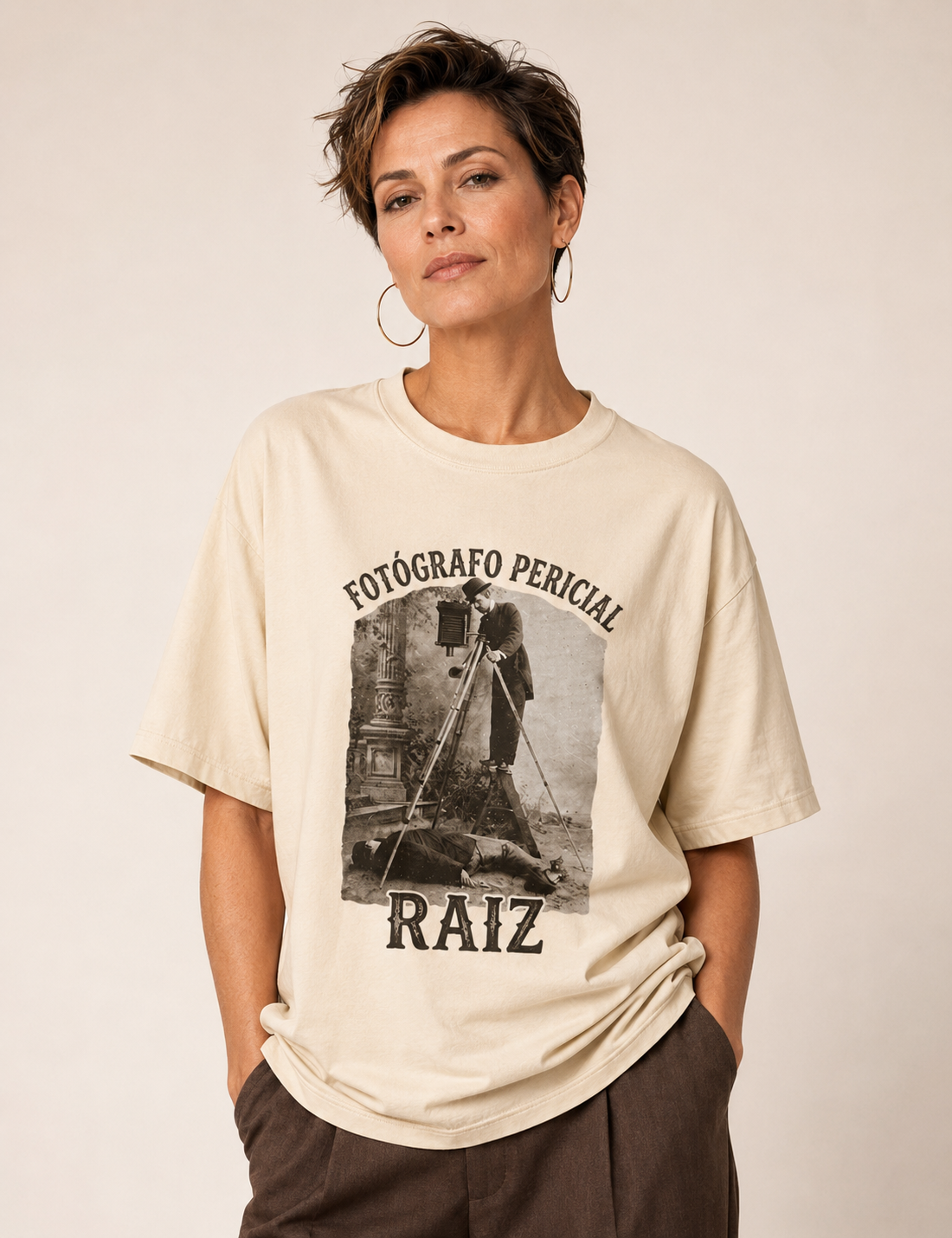 Camiseta Oversized "Fotógrafo Pericial Raiz" | Homenagem Vintage