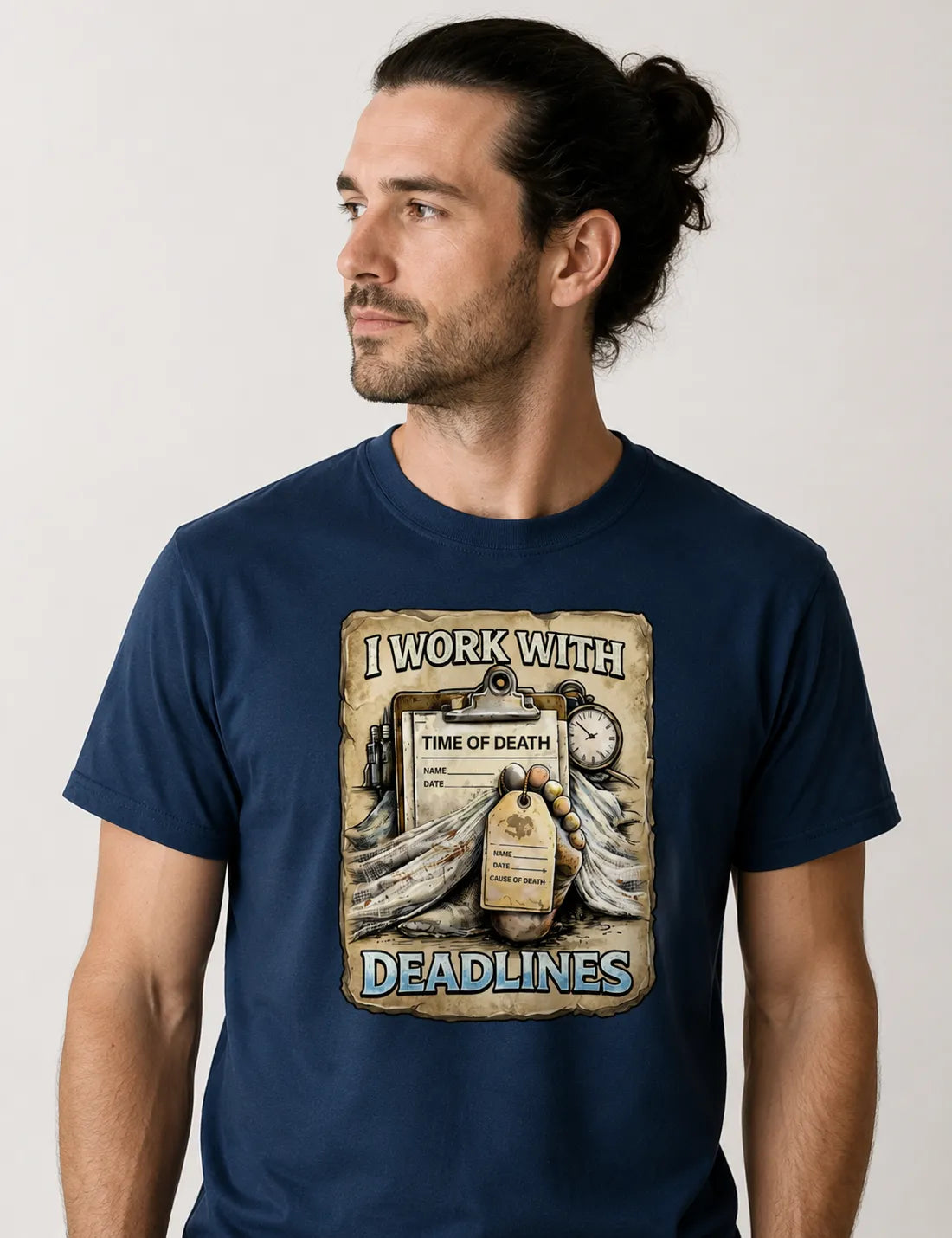 Camiseta I Work With Deadlines | Humor Forense