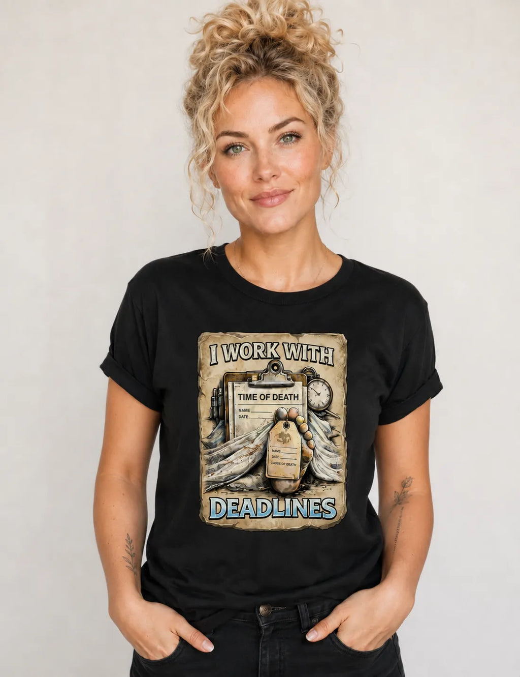 Camiseta I Work With Deadlines | Humor Forense