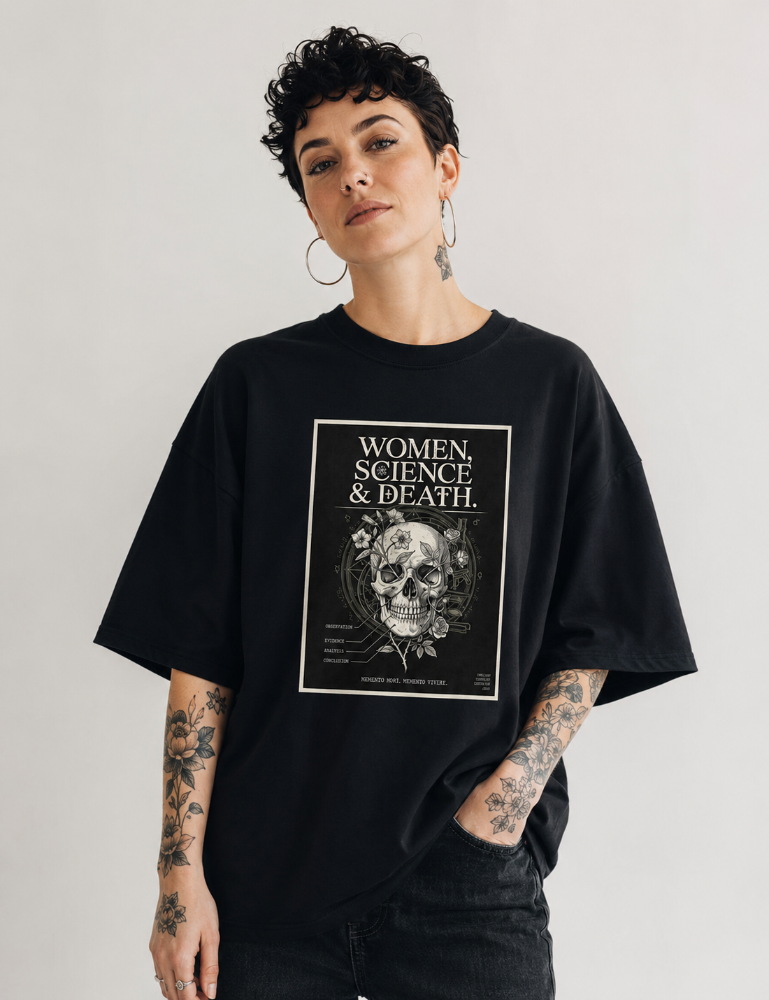 Camiseta Oversized Gótica Científica "Women, Science & Death" | Memento Mori