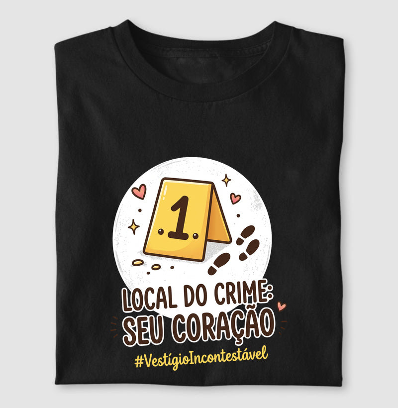 Camiseta Criminalística Romântica "Local do Crime: Seu Coração" | #VestígioIncontestável