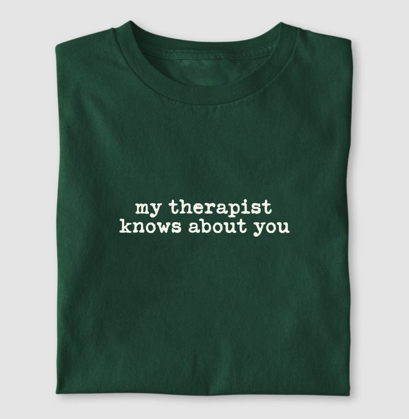Camiseta Humor Terapia - "my therapist knows about you" | Moda Intelectual