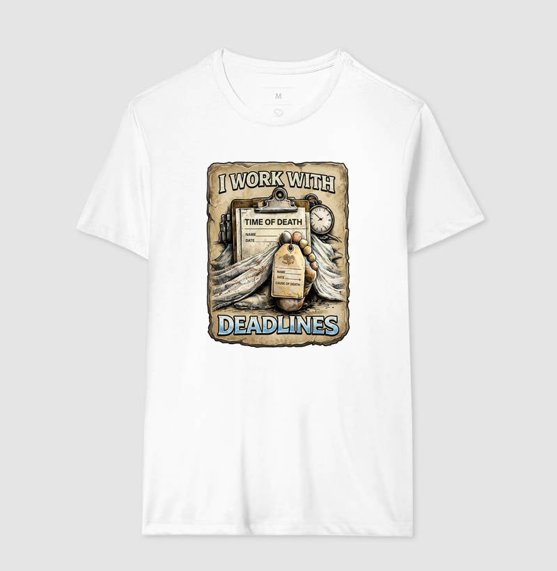 Camiseta I Work With Deadlines | Humor Forense
