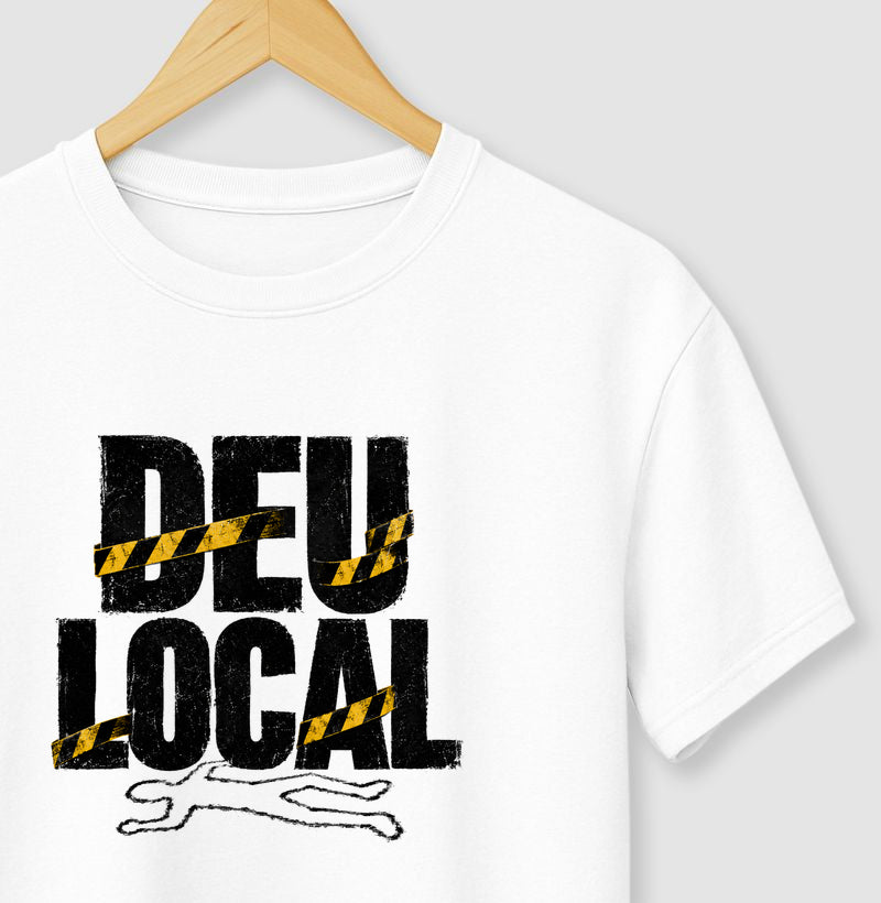 Camiseta Criminalística "Deu Local" | O Pesadelo do Fim de Plantão
