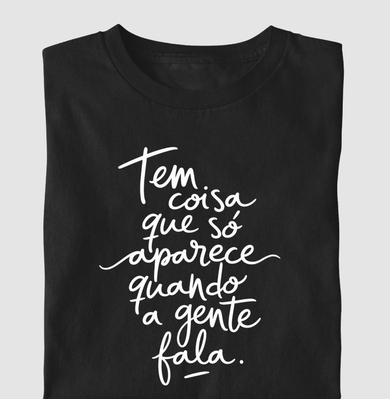 Camiseta "Tem Coisa Que Só Aparece Quando A Gente Fala" | A Cura Pela Fala